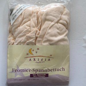 Aricia fitted sheet mesh queen Cream new